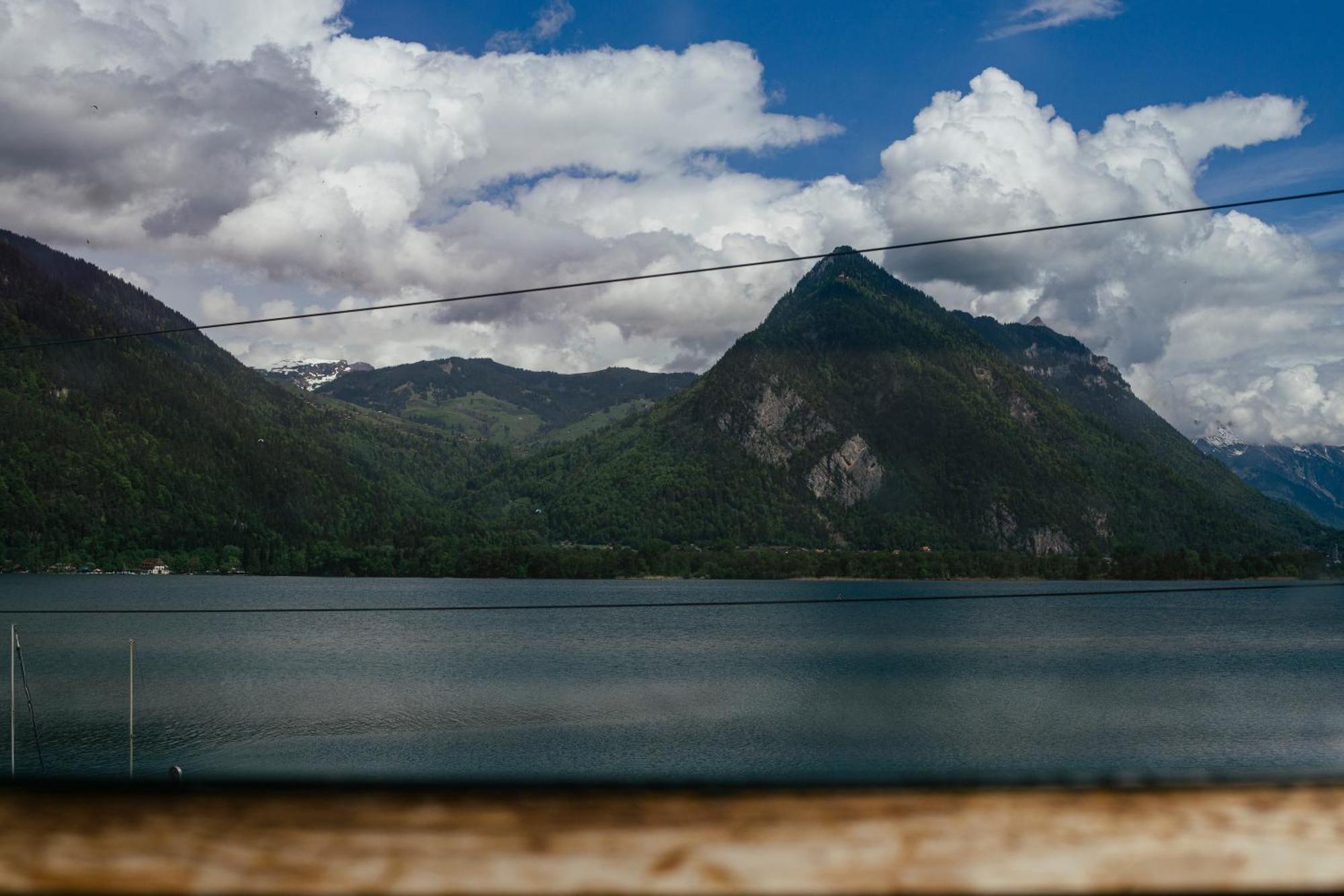 Au Bord Du Lac Därligen Kültér fotó
