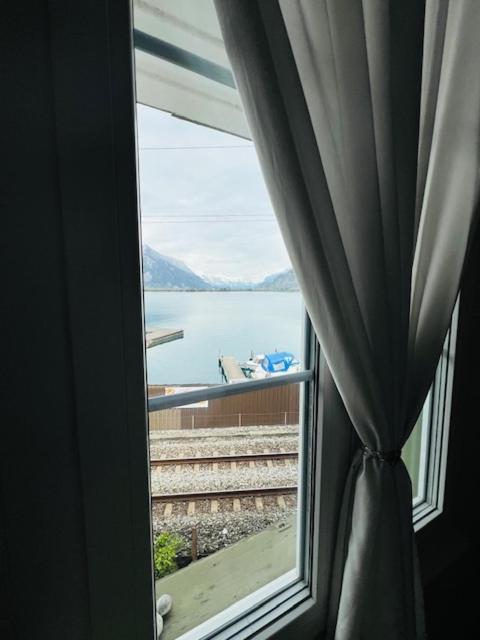 Au Bord Du Lac Därligen Kültér fotó
