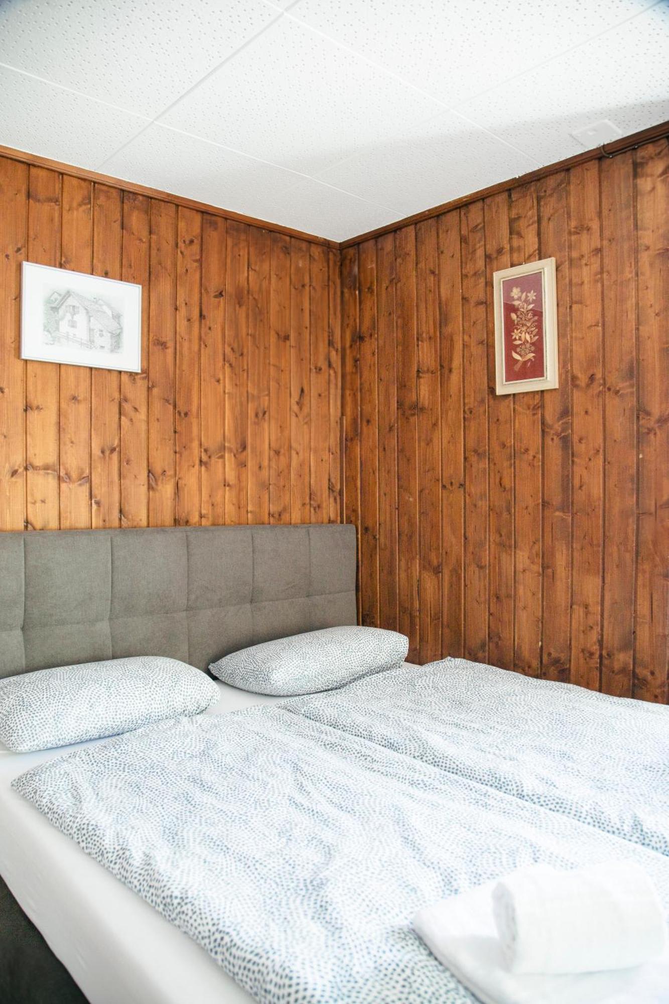 Au Bord Du Lac Därligen Kültér fotó