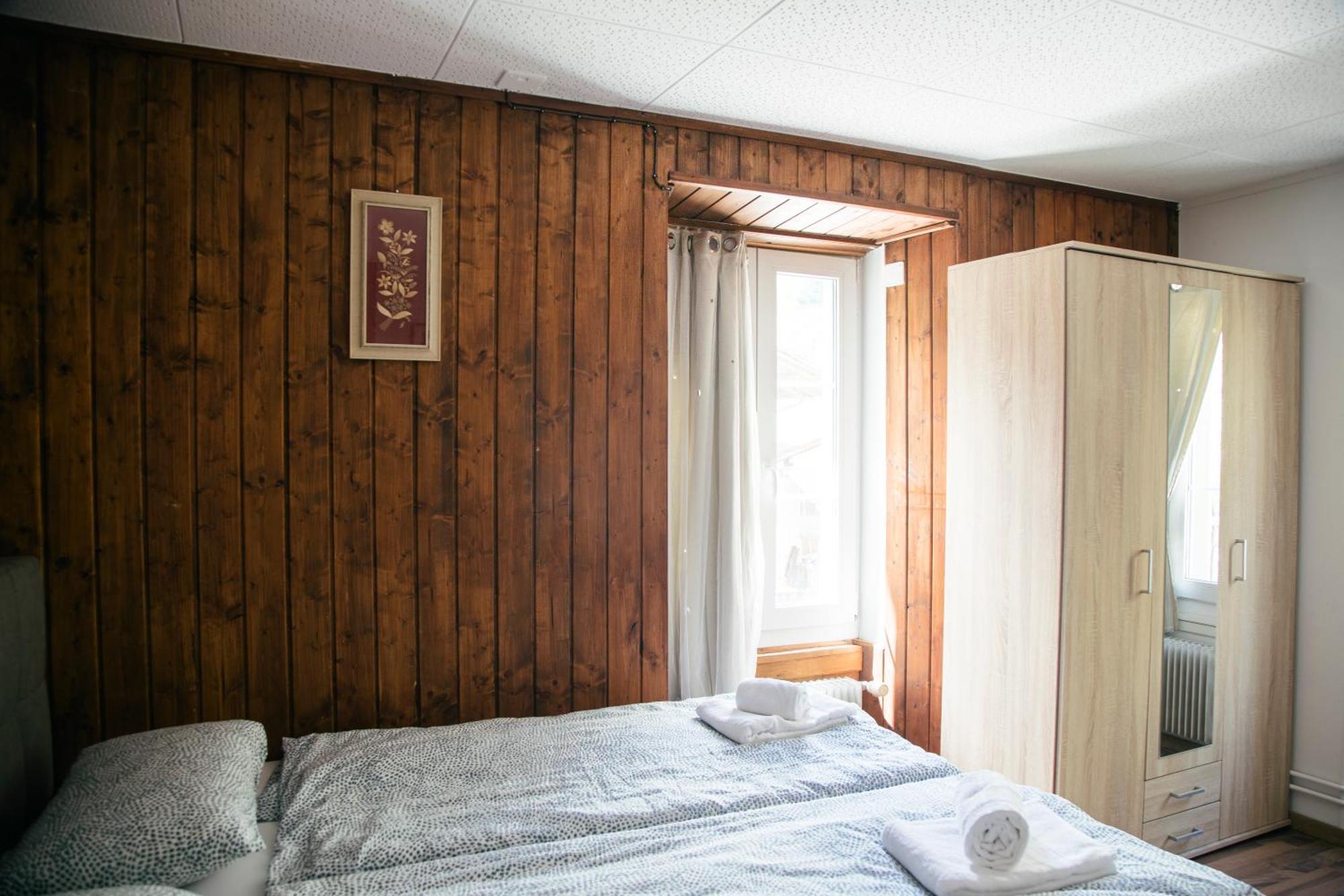 Au Bord Du Lac Därligen Kültér fotó