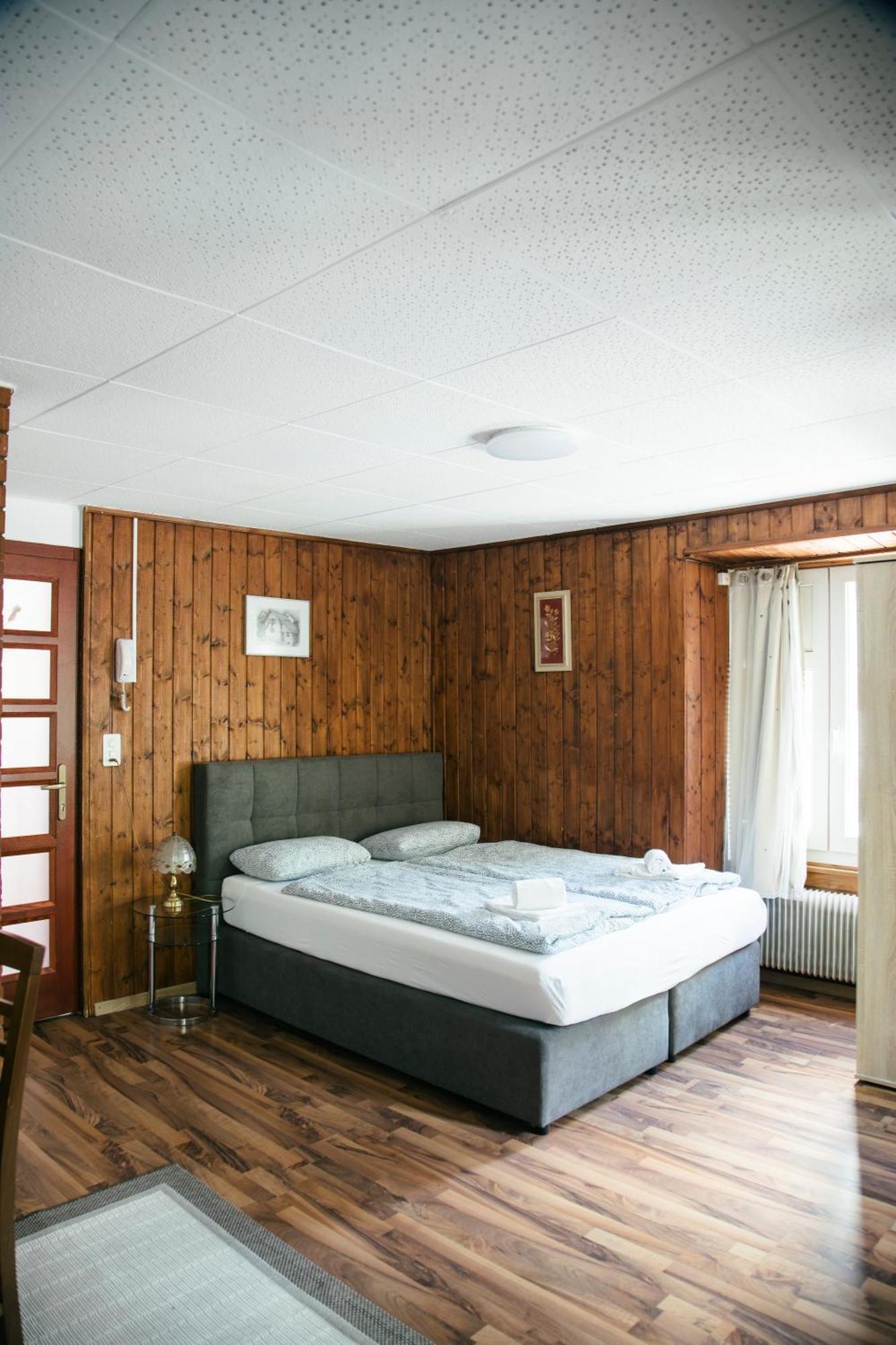 Au Bord Du Lac Därligen Kültér fotó
