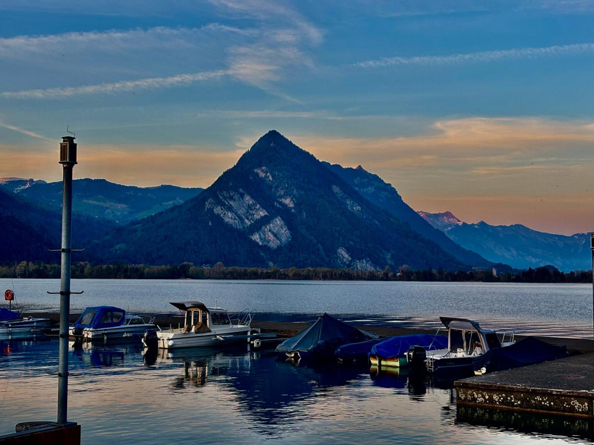 Au Bord Du Lac Därligen Kültér fotó